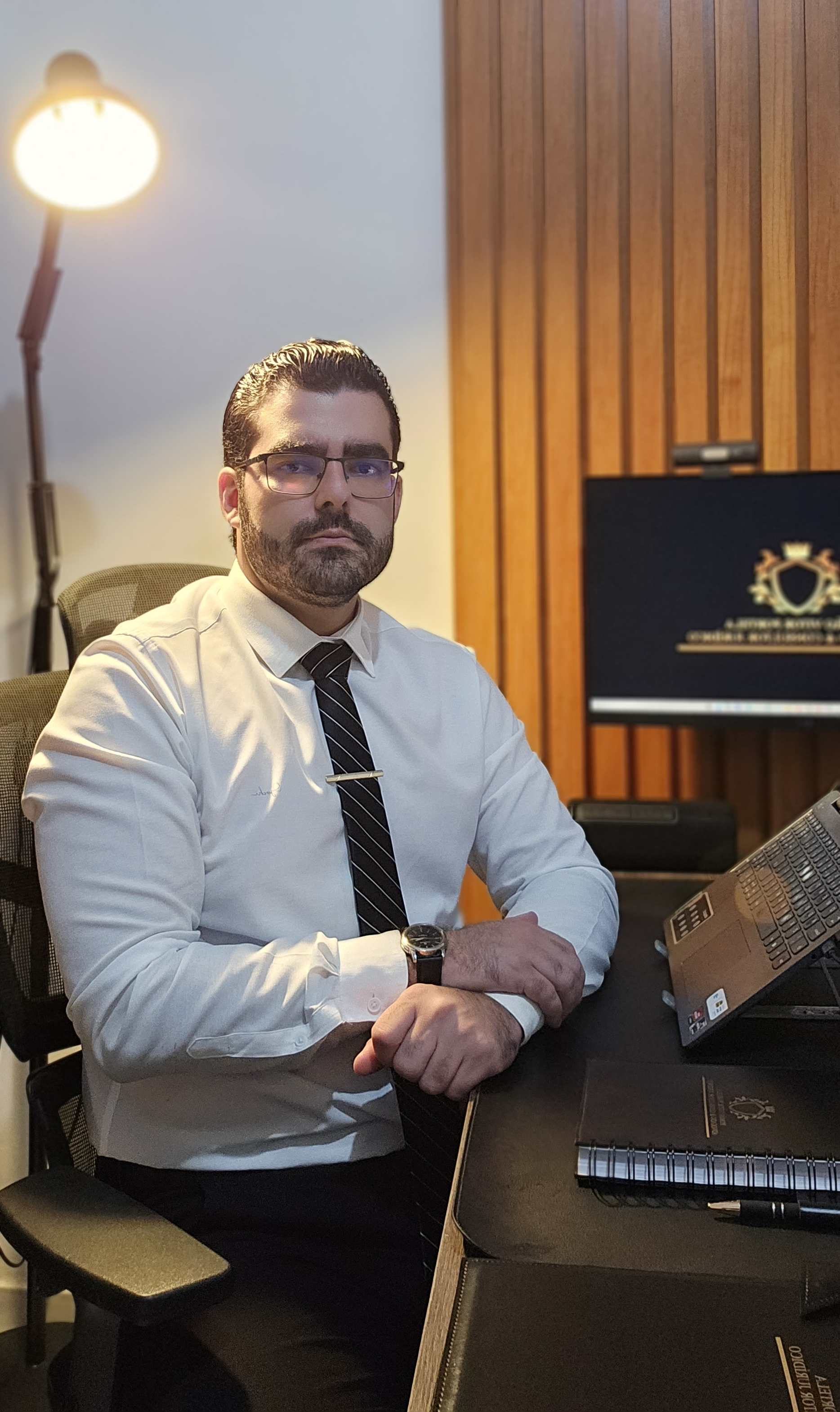 A IMPORTÂNCIA DA DEFESA TÉCNICA IMEDIATA: POR QUE UM ADVOGADO CRIMINALISTA É ESSENCIAL NA DELEGACIA?